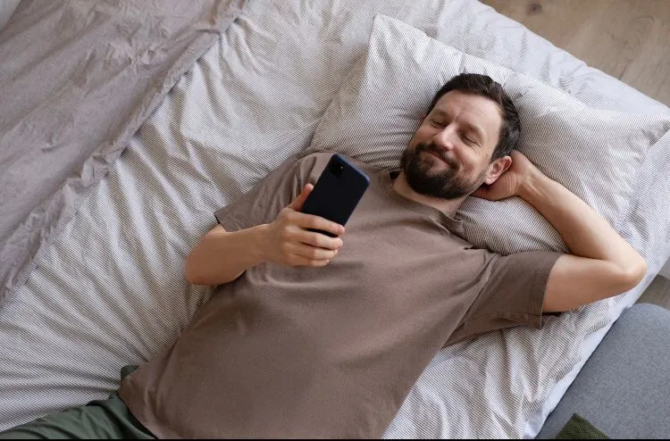 Rebahan tetap cuan? Bukakios solusinya!